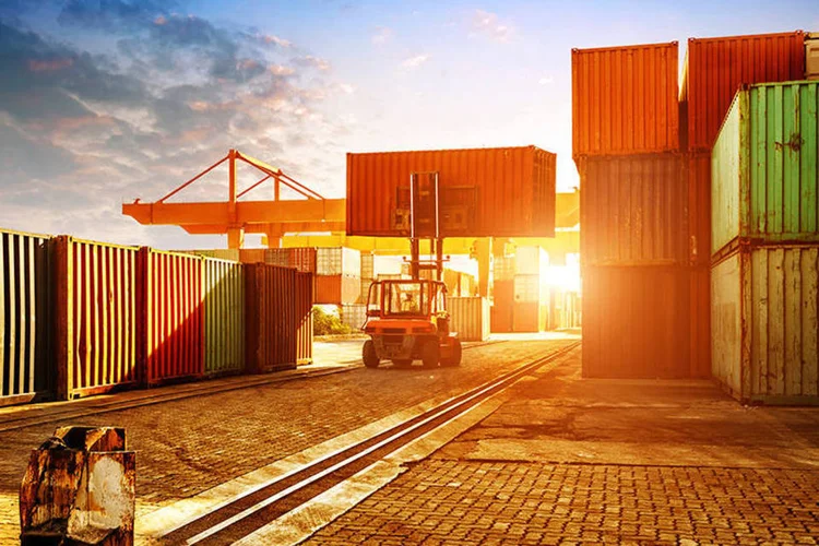 
	Exporta&ccedil;&otilde;es: ganhos da ind&uacute;stria ca&iacute;ram 6,4% em rela&ccedil;&atilde;o ao segundo trimestre do ano passado
 (gyn9038/ThinkStock)