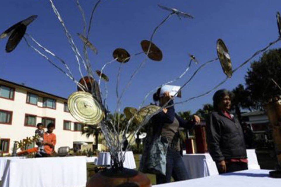 Objetos recuperados no monte Everest viram obras de arte