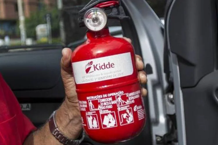 
	Extintor de inc&ecirc;ndio do tipo ABC: ele apaga inc&ecirc;ndio em materiais s&oacute;lidos
 (Marcelo Camargo/Agência Brasil)