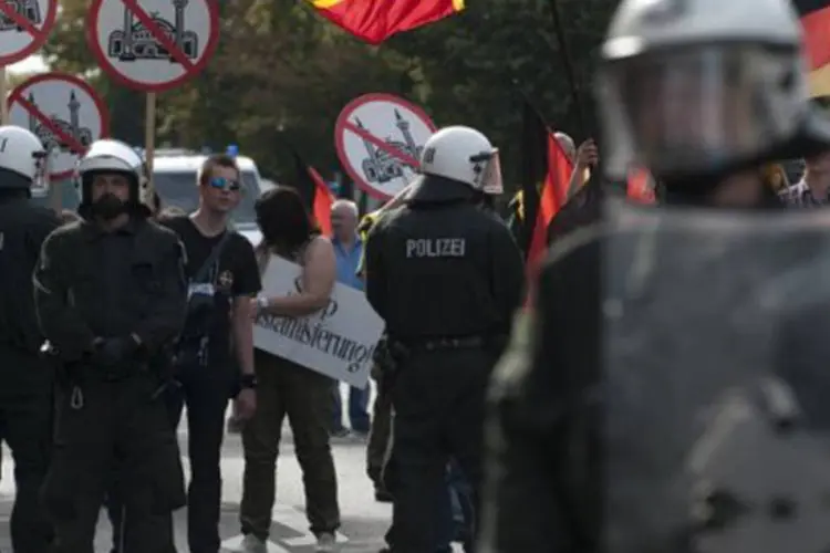Partidários do "Pro Deutschland" fazem manifestação em Berlim: a cidade-Estado de Berlim pediu aos administradores das salas de cinema que boicotem o filme (©AFP / Barbara Sax)