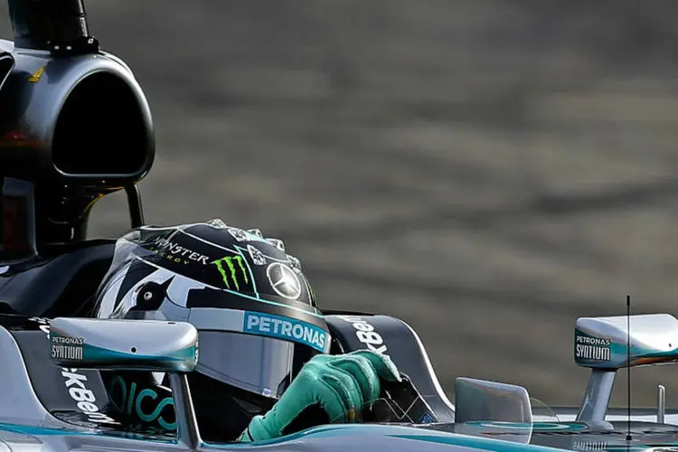 O piloto de Fórmula 1 da Mercedes, Nico Rosberg, dirige durante treino do GP da Bélgica (REUTERS/Yves Herman)