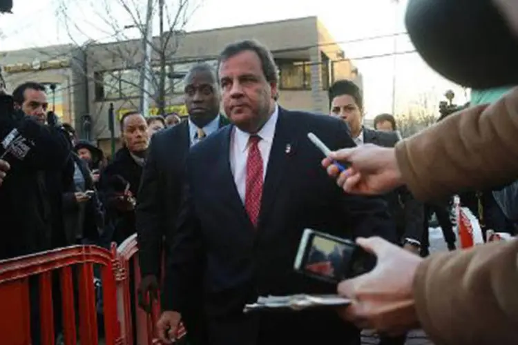 Governador de Nova Jersey, Chris Christie, entra no Borough Hall, em Fort Lee, em 9 de janeiro de 2014, para pedir desculpas ao prefeito Mark Sokolich (Spencer Platt/AFP)