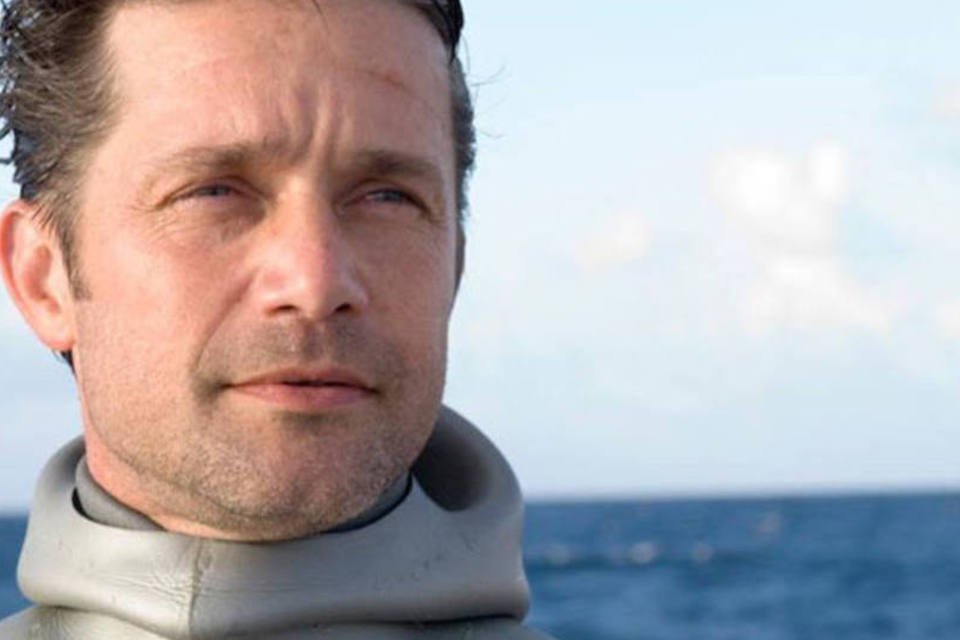 Neto do explorador Jacques Cousteau ficará 31 dias submerso