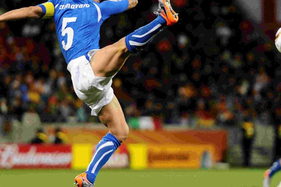 Fabio Cannavaro anuncia aposentadoria do futebol