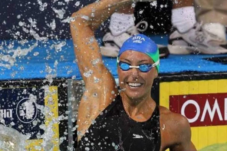 Fabíola Molina: moda para piscina (Divulgação)