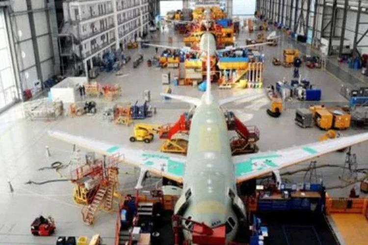 Fábrica da Airbus: A320 NEO permite uma economia de combustível de até 15% (Maurizio Gambarini/AFP)