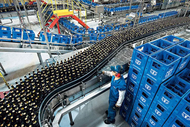 
	F&aacute;brica da Ambev: cervejaria est&aacute; entre as empresas com perspectiva de rebaixamento
 (Germano Lüders / EXAME)