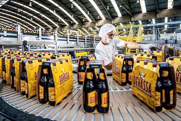 
	F&aacute;brica da Brasil Kirin: funcion&aacute;rios treinados para mapear e resolver problemas
 (Leandro Fonseca / EXAME)