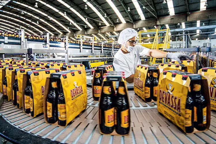 
	F&aacute;brica da Brasil Kirin: dona das marcas Schin e Devassa, ela quer reduzir custos da sua opera&ccedil;&atilde;o
 (Leandro Fonseca / EXAME)