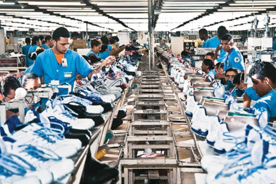 Produção industrial tem queda em nove de 14 locais estudados