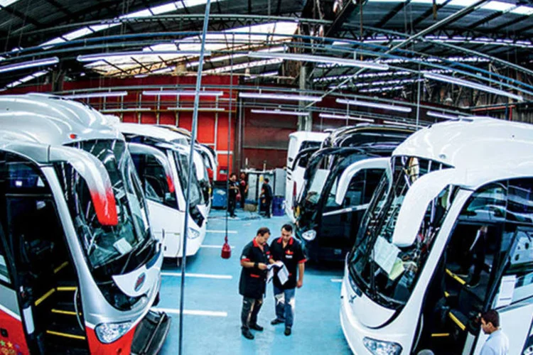 Fábrica da Irizar, em Botucatu (SP): os 483 empregados se organizam em 18 equipes autogerenciáveis, com apenas um supervisor (Divulgação)