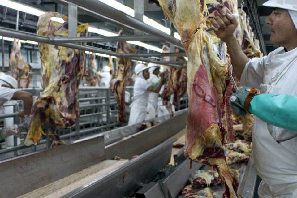 JBS retoma busca de R$ 4 bi em IPO em semanas, diz fonte