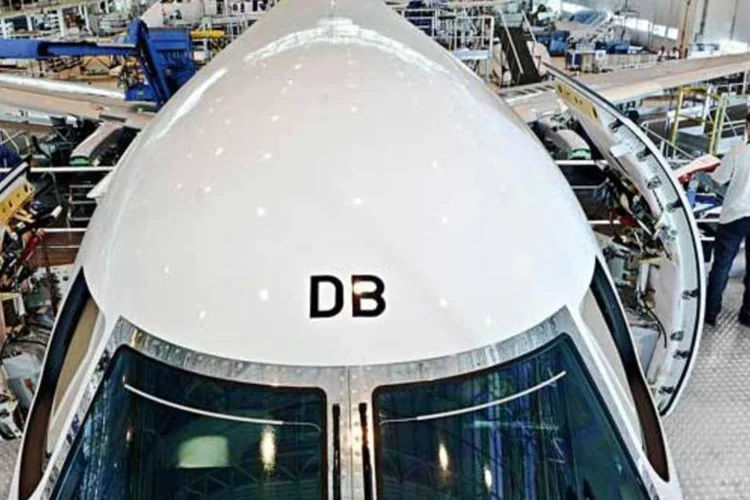 
	F&aacute;brica da Embraer: modelos do EMB 145 AEW&amp;C de posse da FAB receber&atilde;o atualiza&ccedil;&otilde;es de uma s&eacute;rie de sistemas, como o do radar de vigil&acirc;ncia a&eacute;rea
 (Germano Lüders/EXAME.com)
