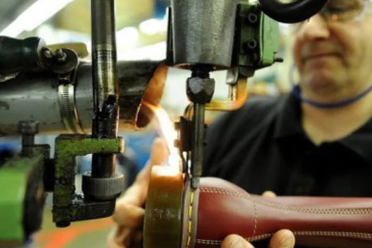 Fábrica de calçados na Europa: 11 países registraram crescimento em seu nível de emprego (.)
