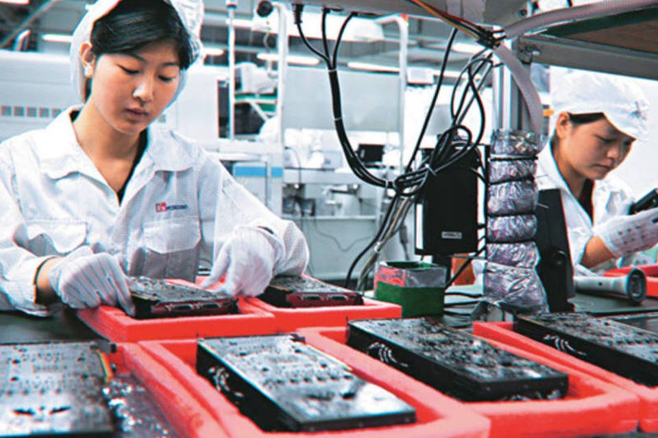 Vídeo mostra trabalho exaustivo em fábrica da Apple na China