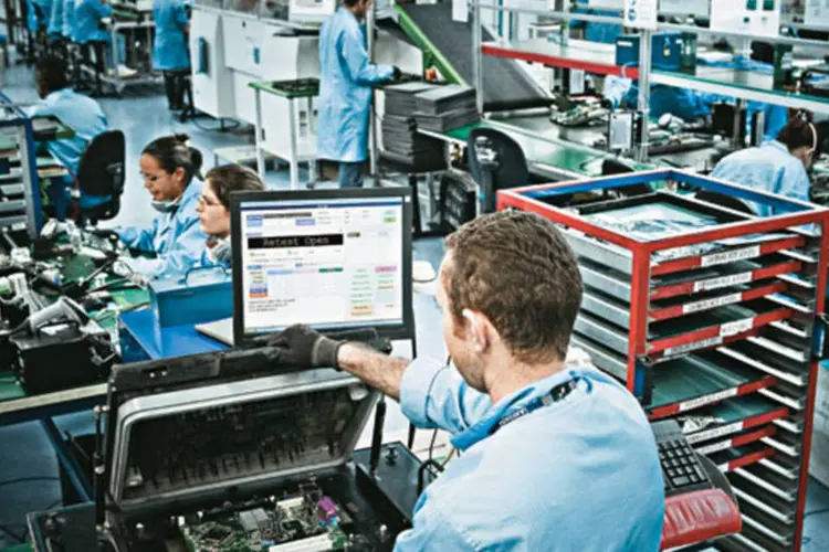 Fábrica da Foxconn em Jundiaí: diante da situação da indústria, a CNI está revisando a avaliação sobre o ano de 2012 (Fabiano Accorsi/EXAME.com)
