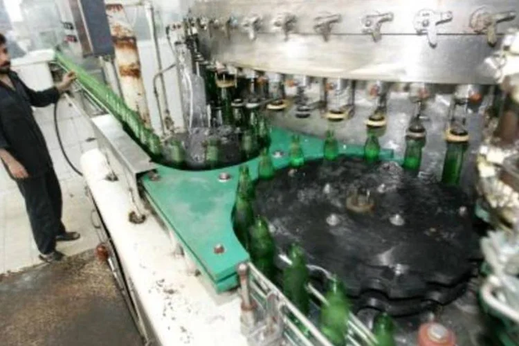 Fábrica de refrigerantes em Gaza: economia da região cresceu 16% na primeira metade de 2010
