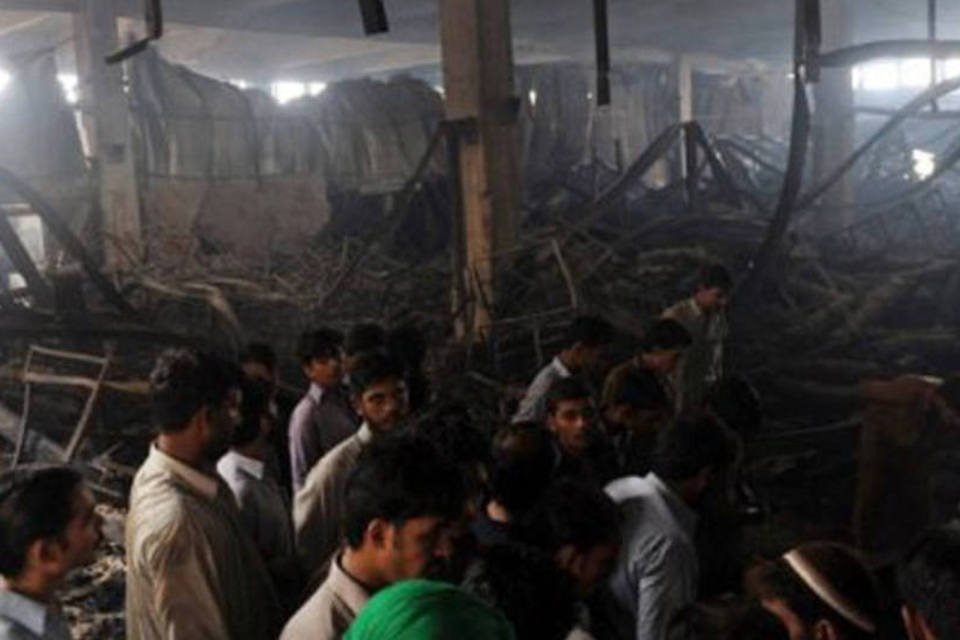 Donos de fábrica do Paquistão são acusados de homicídio