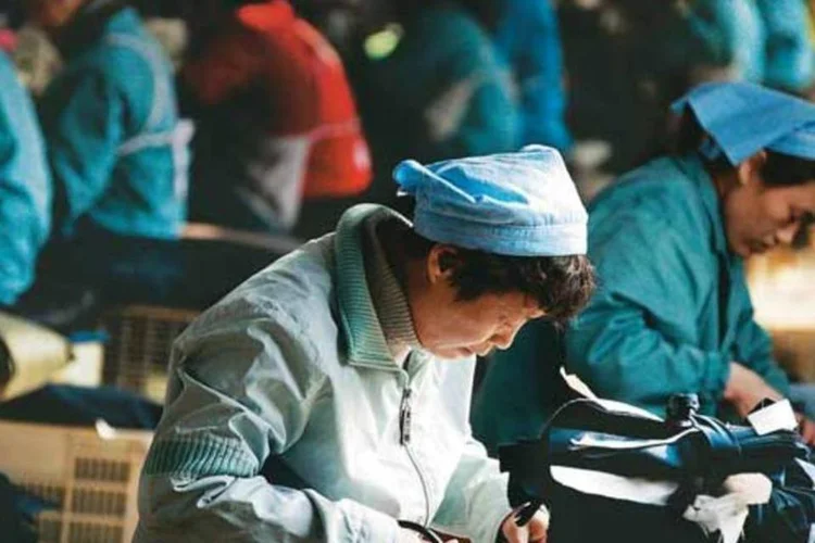 Alta do PMI para 53,3, ante 53,1 em março, indica uma expansão das indústrias, embora um pouco abaixo das expectativas de mercado, de 53,6 (China Out/AFP Photo)