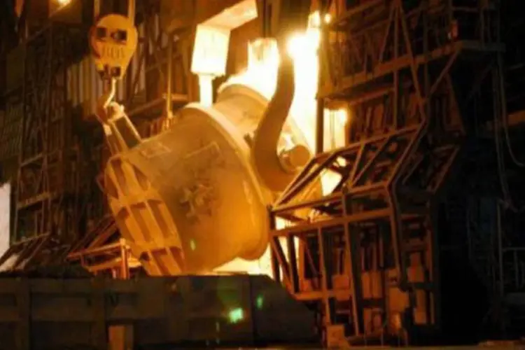 Fábrica da Nippon Steel: Japão perdeu cerca de 26 mil megawatts com desastres (Jiji Press/AFP)