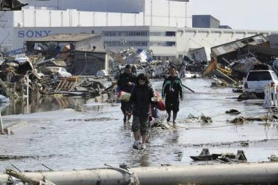 Mais indústrias retomam operações no Japão
