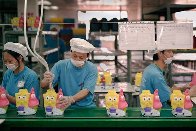 
	F&aacute;brica de brinquedos na China: f&aacute;bricas abastecem empresas como Mattel, Fisher-Price, Disney, Hasbro e Crayola
 (Michael Wolf)