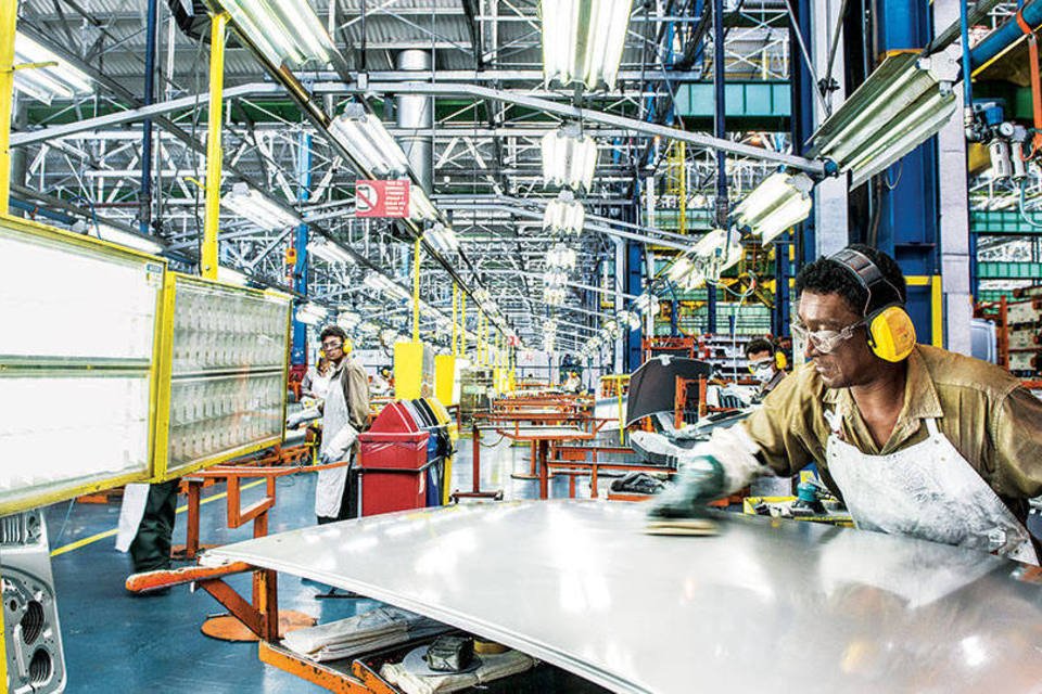 Produção industrial cai 1,2% em agosto, diz IBGE