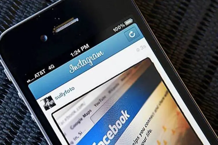App Instagram no iPhone exibindo foto da página do Facebook (Justin Sullivan / Getty Images)