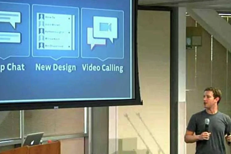 Mark Zuckerberg anuncia a integração do Facebook com o Skype na sede da empresa em Palo Alto, na Califórnia (Reprodução)