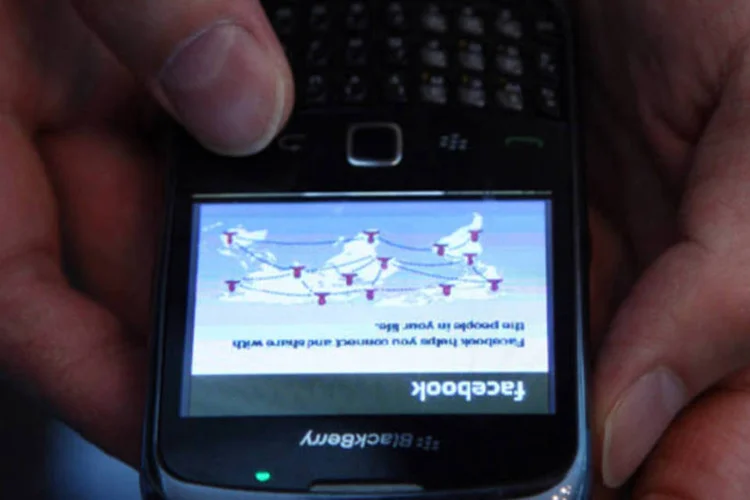 
	Smartphone BlackBerry: companhia recentemente suspendeu planos de venda e reformulou sua equipe de dire&ccedil;&atilde;o
 (Tomohiro Ohsumi/Bloomberg)
