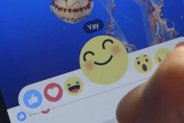 
	Bot&otilde;es do Facebook: ser&aacute; poss&iacute;vel reproduzir amor, risada, do&ccedil;ura, espanto, tristeza e raiva
 (Reprodução/Facebook/ Mark Zuckerberg)