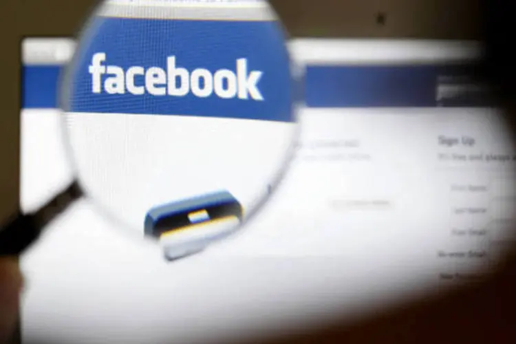 
	Facebook: ap&oacute;s despencar 8 por cento, a&ccedil;&atilde;o registrava perda de 0,08 por cento &agrave;s 15h45
 (Thomas Hodel, Reuters)