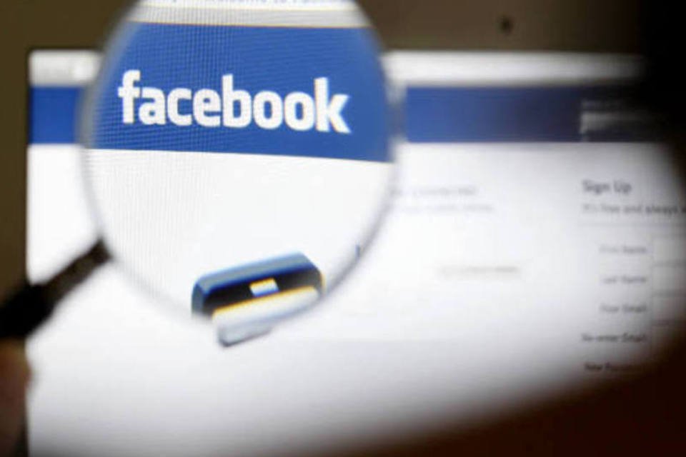 Ações do Facebook caem com crescimento baixo de anúncios