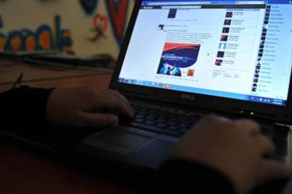 Facebook trabalha em aplicativo de uso anônimo, diz jornal