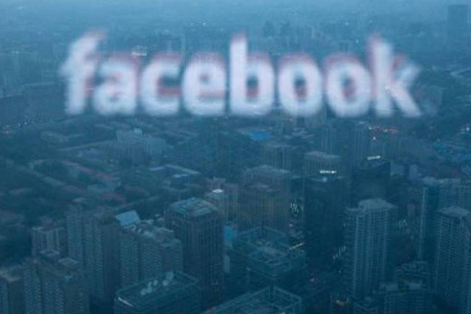 Facebook pede que funcionários usem aparelhos Android