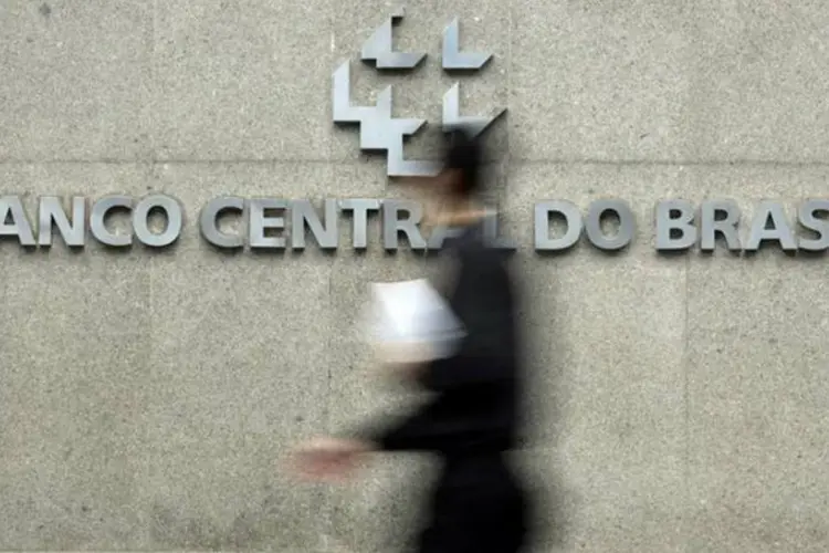 
	Banco Central: em fevereiro de 2015, o d&eacute;ficit foi bem menor, de R$ 2,3 bilh&otilde;es
 (Ueslei Marcelino/Reuters)