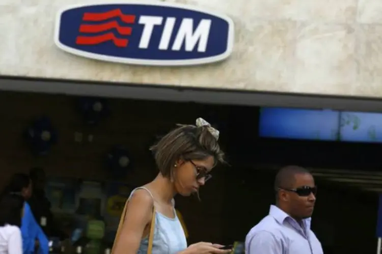
	Fachada de uma loja da TIM: uma oferta bem-sucedida da TIM pela Oi criaria a maior operadora de telefonia celular do Brasil
 (Pilar Olivares)