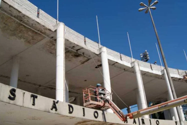 
	Fachada do Maracan&atilde; sendo reformada: ato, chamado de Anti-Sorteio da Copa do Mundo, foi organizado pelo Comit&ecirc; Popular da Copa e das Olimp&iacute;adas
 (Divulgação/ Consórcio Maracanã 2014)