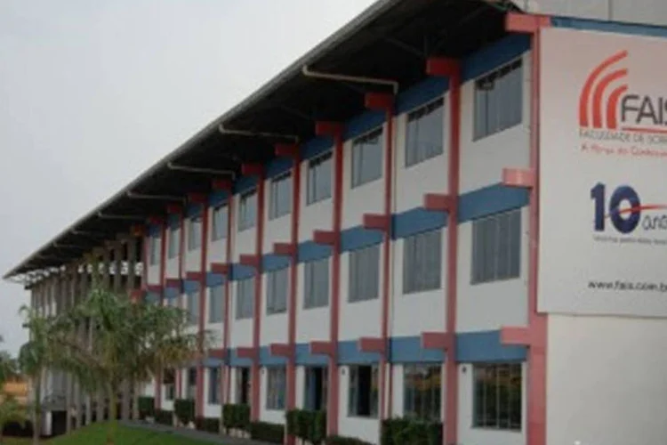 
	Unidade de ensino da Kroton: resultado veio acima do estimado por analistas, que previam lucro de 90,6 milh&otilde;es e Ebitda de 126,4 milh&otilde;es de reais em pesquisa da Reuters
 (Divulgação)