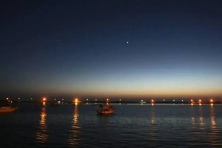 Barcos de pesca no porto de Gaza (.)