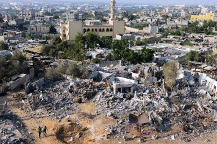 
	Casas destru&iacute;das no norte da Faixa de Gaza: ambas as partes respeitam tr&eacute;gua
 (Roberto Schmidt/AFP)