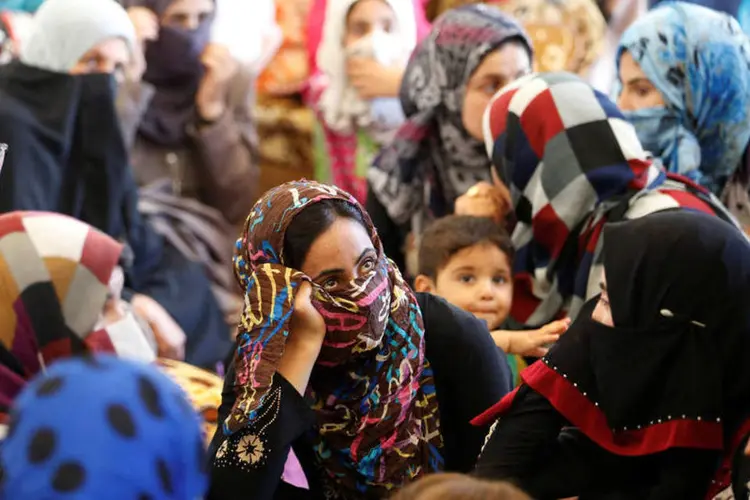 
	Fallujah: nos &uacute;ltimos dias foram enviadas desde Bagd&aacute; duas caravanas de caminh&otilde;es com novas ajudas para cobrir as necessidades dos refugiados nos acampamentos
 (Thaier Al-Sudani / Reuters)