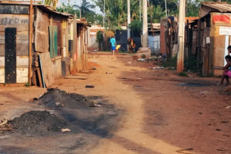 Cidade com falta de saneamento: os recursos foram aplicados, entre outras coisas, em obras de esgoto sanitário, manejo de resíduos sólidos e saneamento integrado (Agencia Brasil)