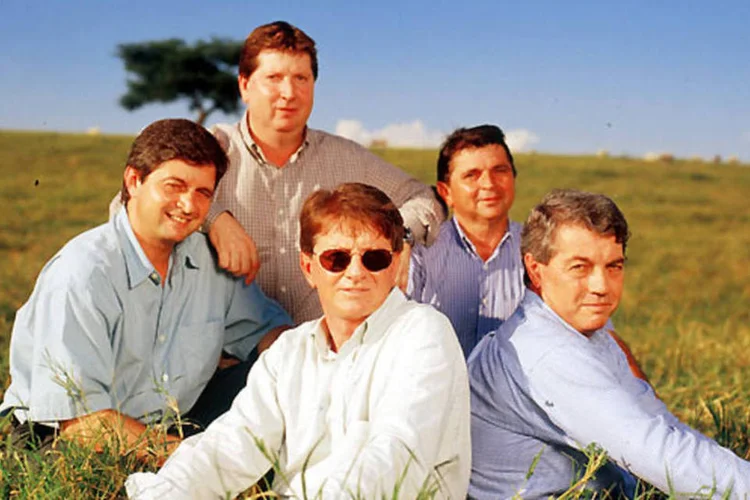 Irmãos Bertin: Silmar e Natalino Bertin (primeiro e segundo à esquerda) afirmam que suas assinaturas teriam sido falsificadas (FREDERIC JEAN/Forbes)