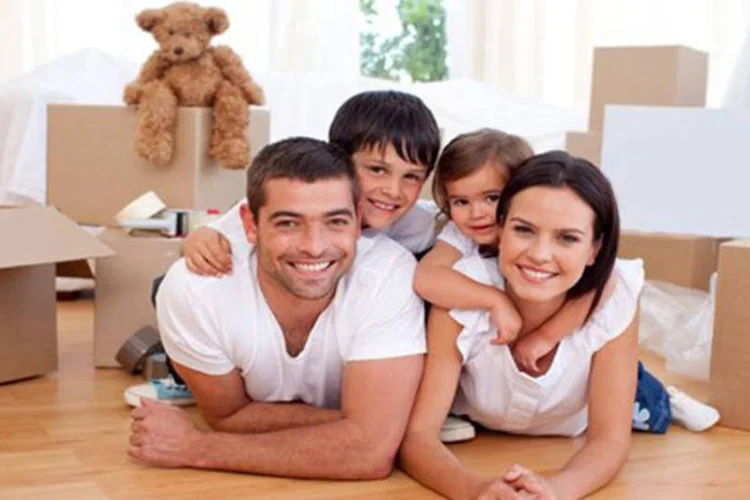 
	Fam&iacute;lia na casa nova: dar uma gorda entrada e financiar o restante &eacute; a dica dos especialistas
 (Divulgação/Imovelweb)