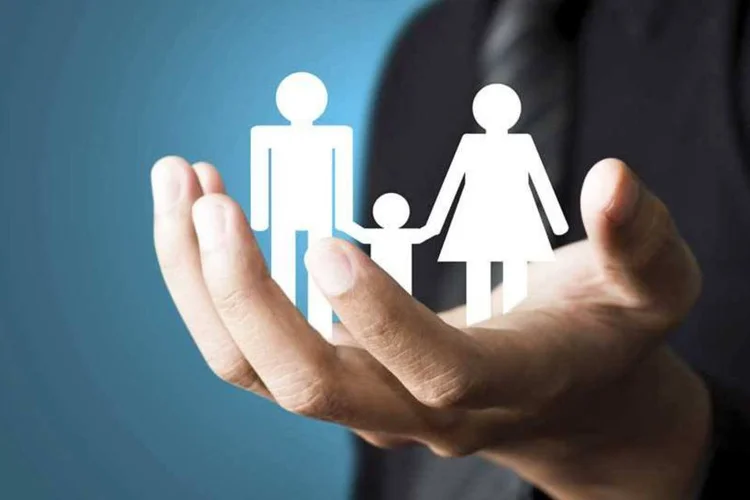 
	Fam&iacute;lia em desenho de recorte de papel: confira quem pode ser inclu&iacute;do como dependente e as restri&ccedil;&otilde;es v&aacute;lidas para a declara&ccedil;&atilde;o do IR 2016
 (shutter_m/Thinkstock)