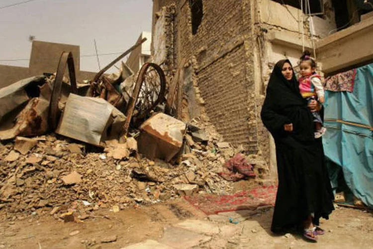 
	Fam&iacute;lias: desde que as for&ccedil;as iraquianas iniciaram uma ofensiva para reconquistar Fallujah, quase 3.000 pessoas conseguiram escapar dos sub&uacute;rbios da cidade
 (Getty Images)