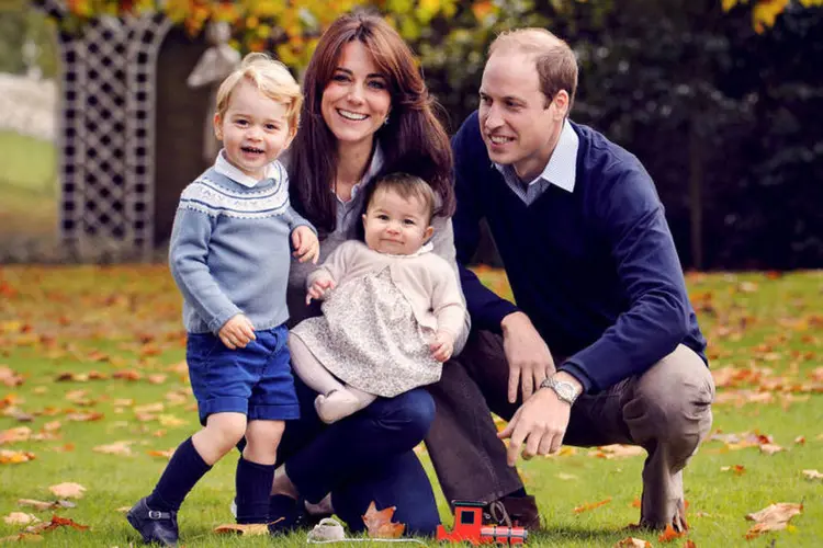 
	Realeza brit&acirc;nica: pr&iacute;ncipe William e Kate revelaram que o filho mais velho, de 2 anos, come&ccedil;ar&aacute; a frequentar creche
 (Chris Jelf / Reuters)