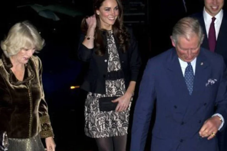 Camilla, duquesa da Cornualha, Catherine, duquesa de Cambridge, o príncipe Charles e o príncipe William: todos eles acompanharão a rainha durante a viagem
 (Carl Court/AFP)