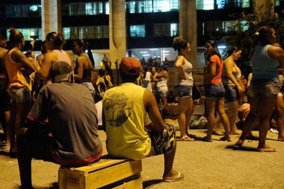 Famílias acampam em frente à Prefeitura do Rio